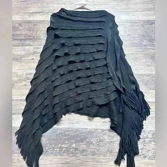Max Edition Black Fringe Poncho - Picture 2 of 10